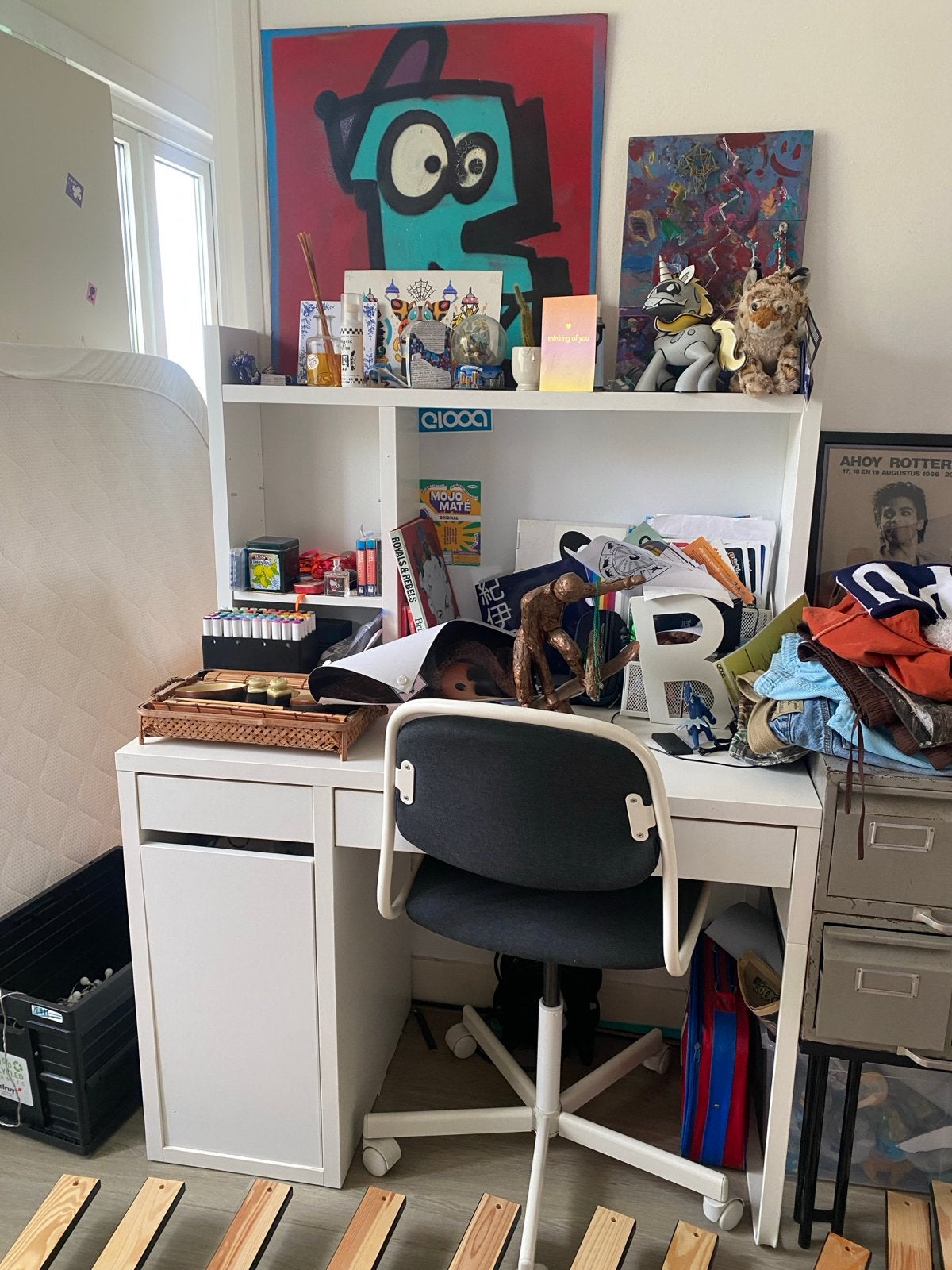 IKEA bureau/desk with chair/ opbouw en bureaustoel, Ophalen, Opbergruimte, Gebruikt, Spaanplaat of MDF