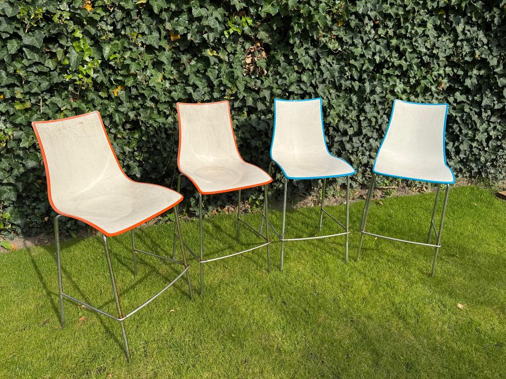 Set van 4 design barkrukken - Stevig & Comfortabel, Ophalen, Kunststof, Gebruikt, Met voetsteun