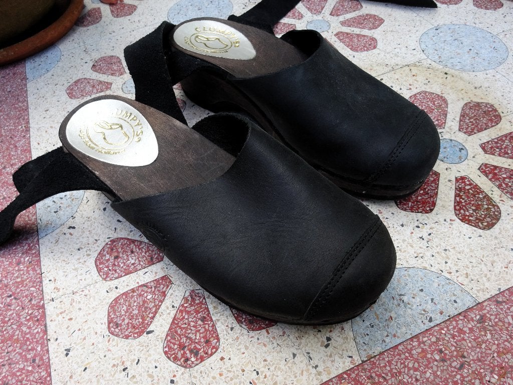 Maat 36 * Zwart leren Clumpy's klompen met een houten zool, Kleding | Dames, Verzenden, Zwart, Clumpy's, Zo goed als nieuw