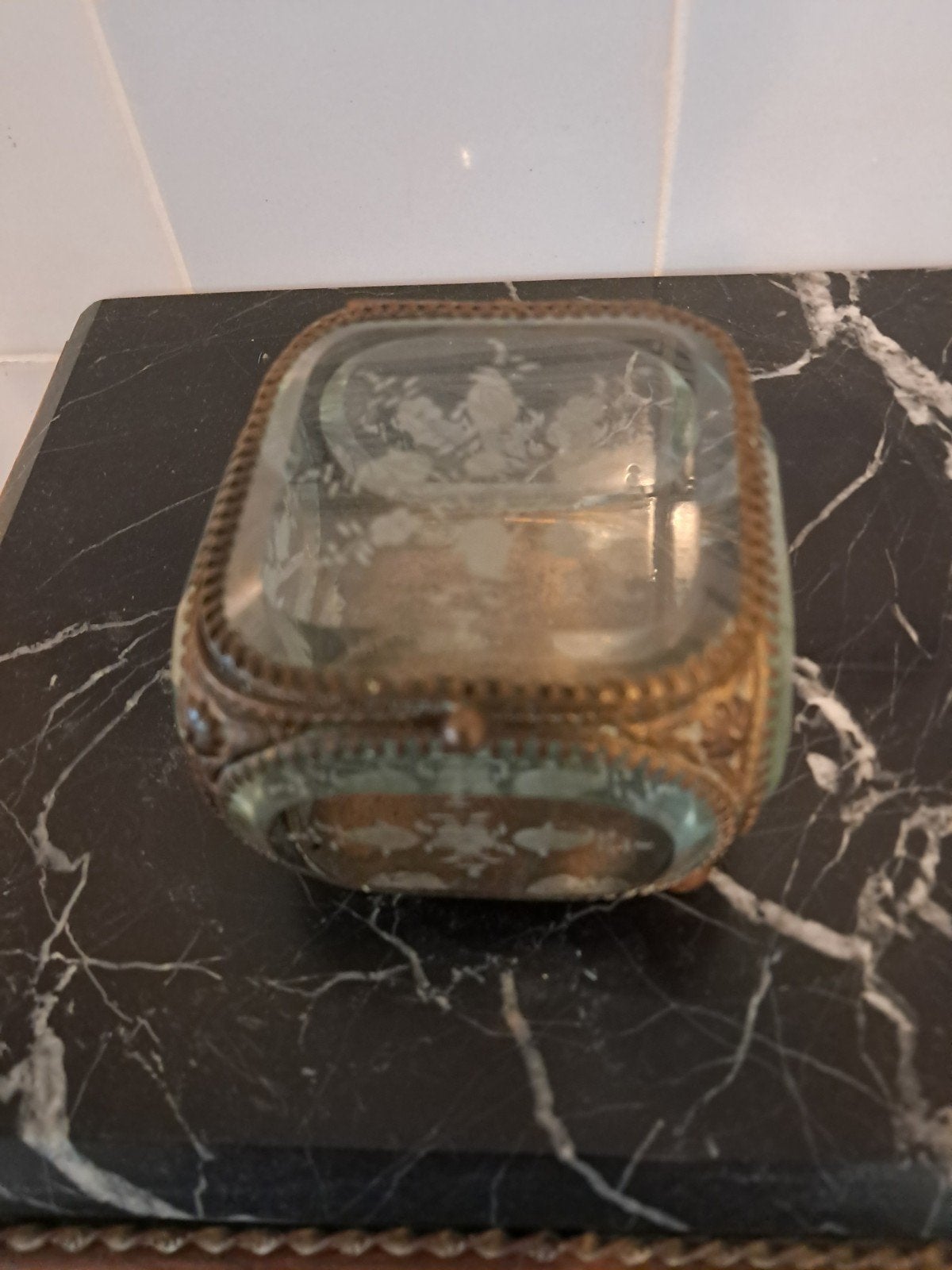 Antiek geëtst glazen juwelenkistje met bronzen montuur, Antiek en Kunst, Ophalen of Verzenden