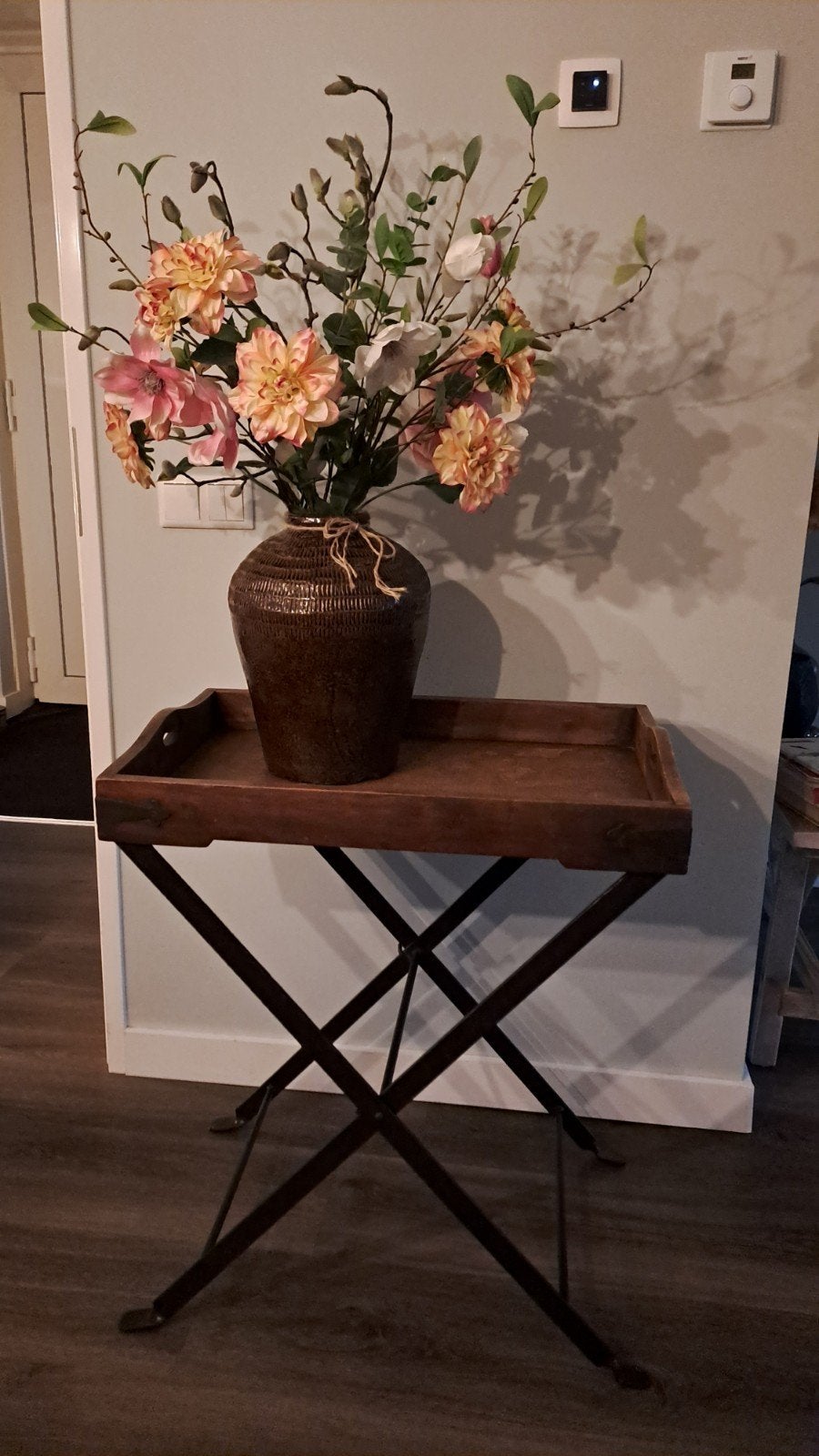 Mooie butler tray/ bijzettafel. Hout en gietijzer., Ophalen, Gebruikt, Hout