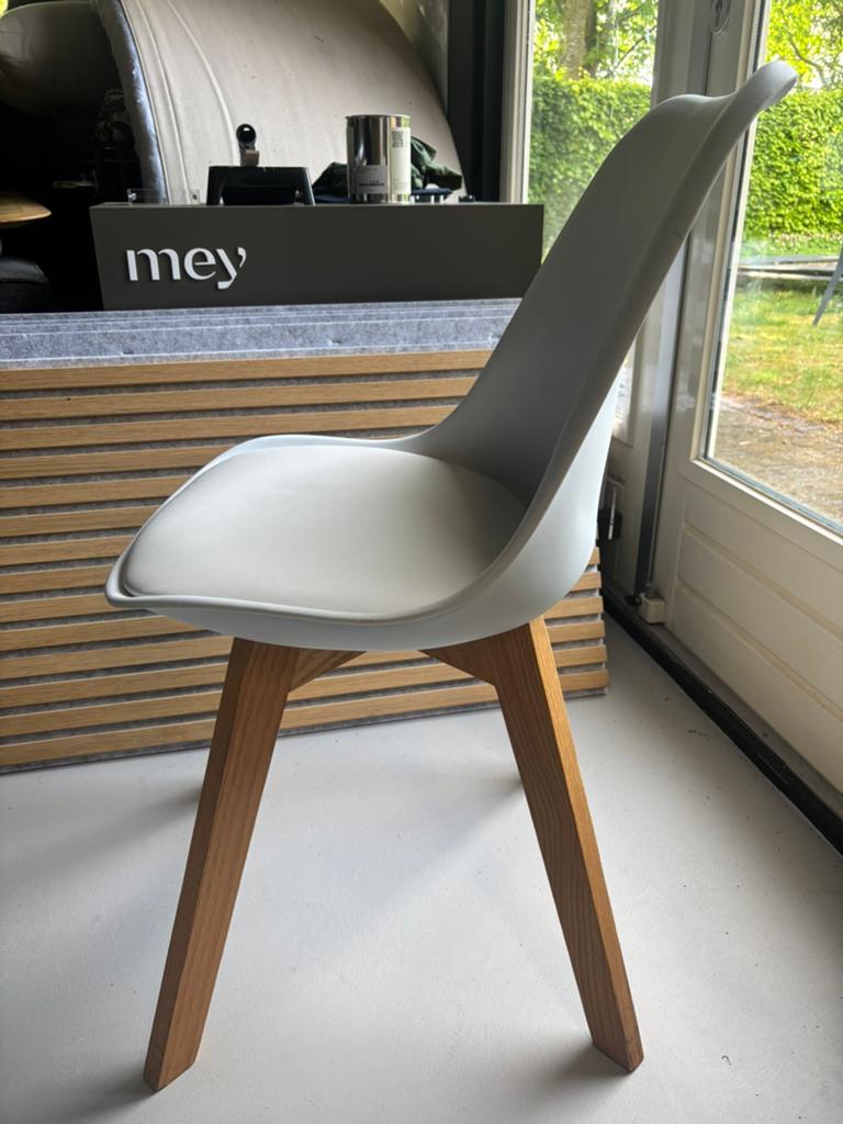 Te koop 4x scandinavische plastic stoelen, Kunststof, Gebruikt, Wit, Scandinavisch
