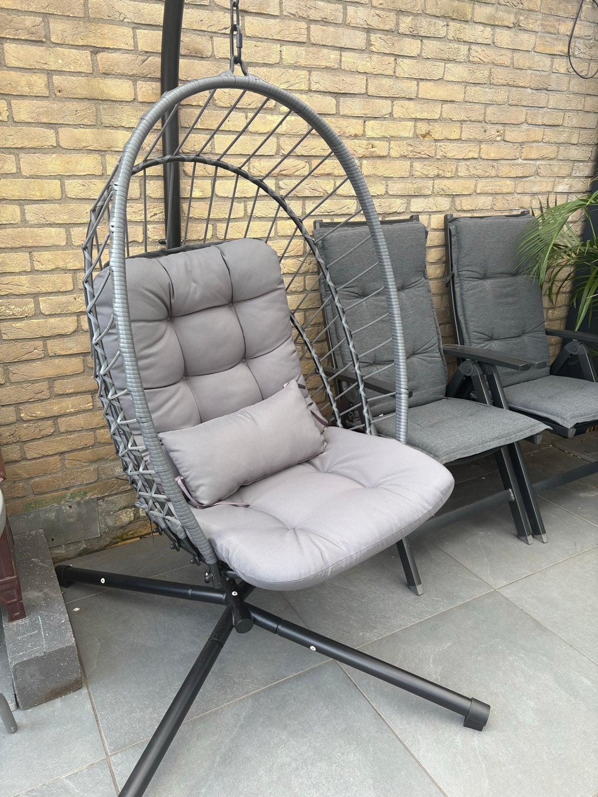 Comfortabele Hangstoel met Kussen - Perfect voor Buiten, Ophalen of Verzenden, Zo goed als nieuw, Metaal