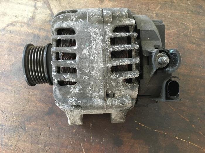 Dynamo van een Ford Transit Courier, Gebruikt, -, -, Ford
