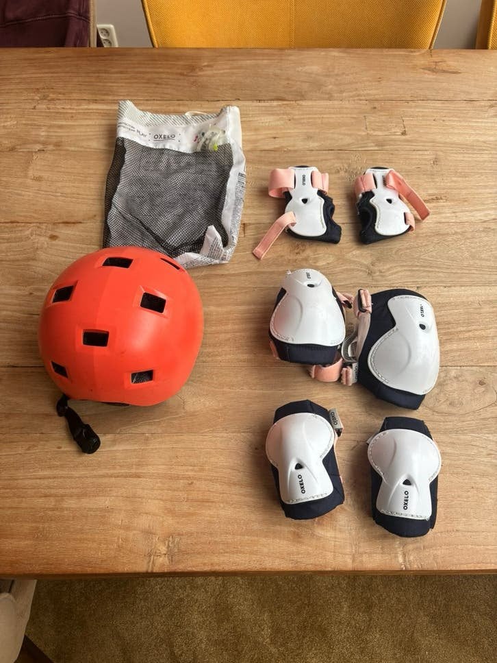 Helm en valbeschermers (skeeler / fiets), Fietsen en Brommers, Ophalen, Gebruikt, XS, Jongen of Meisje