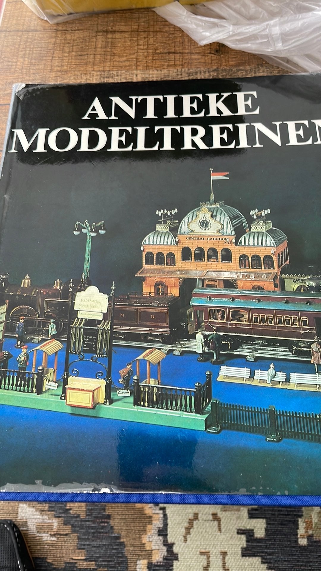 Boek over speelgoed treinen, Ophalen of Verzenden