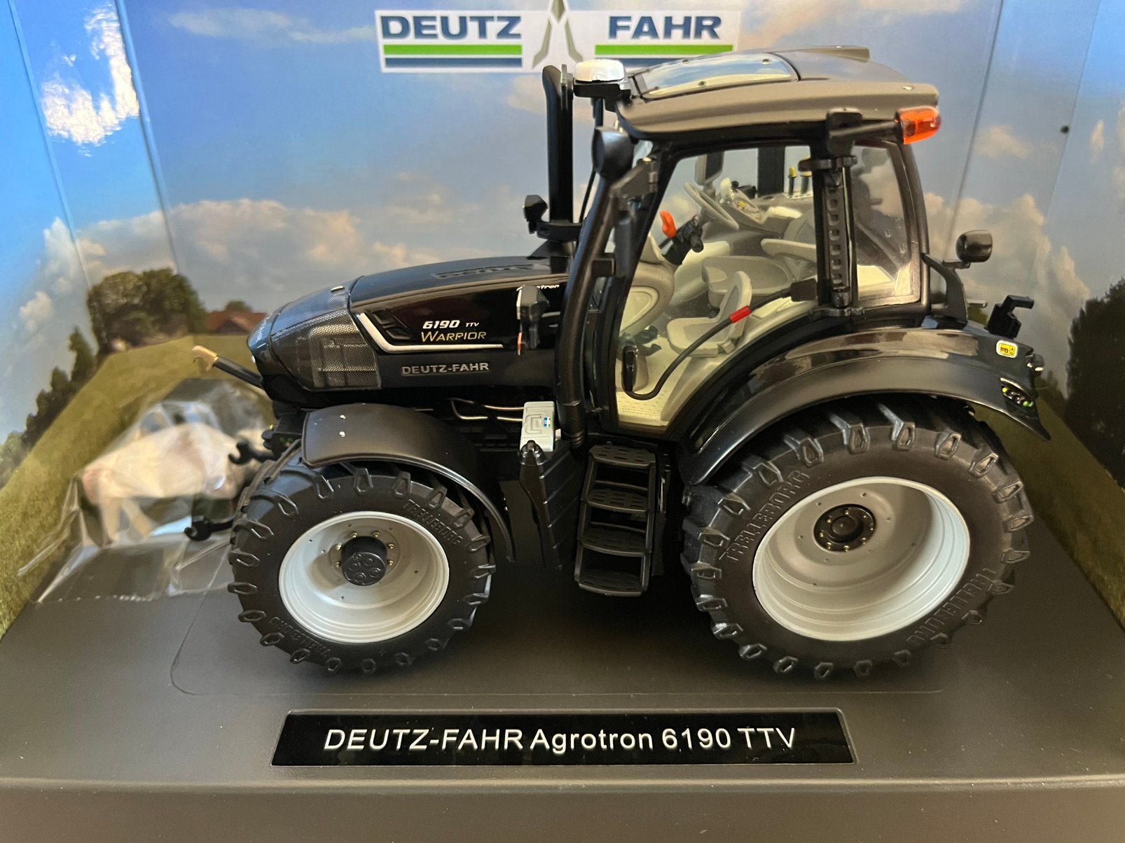 Deutz-Fahr Agrotron 6190 TTV trekker Weise Toys 2037, Ophalen of Verzenden, Nieuw, Tractor of Landbouw, Overige merken