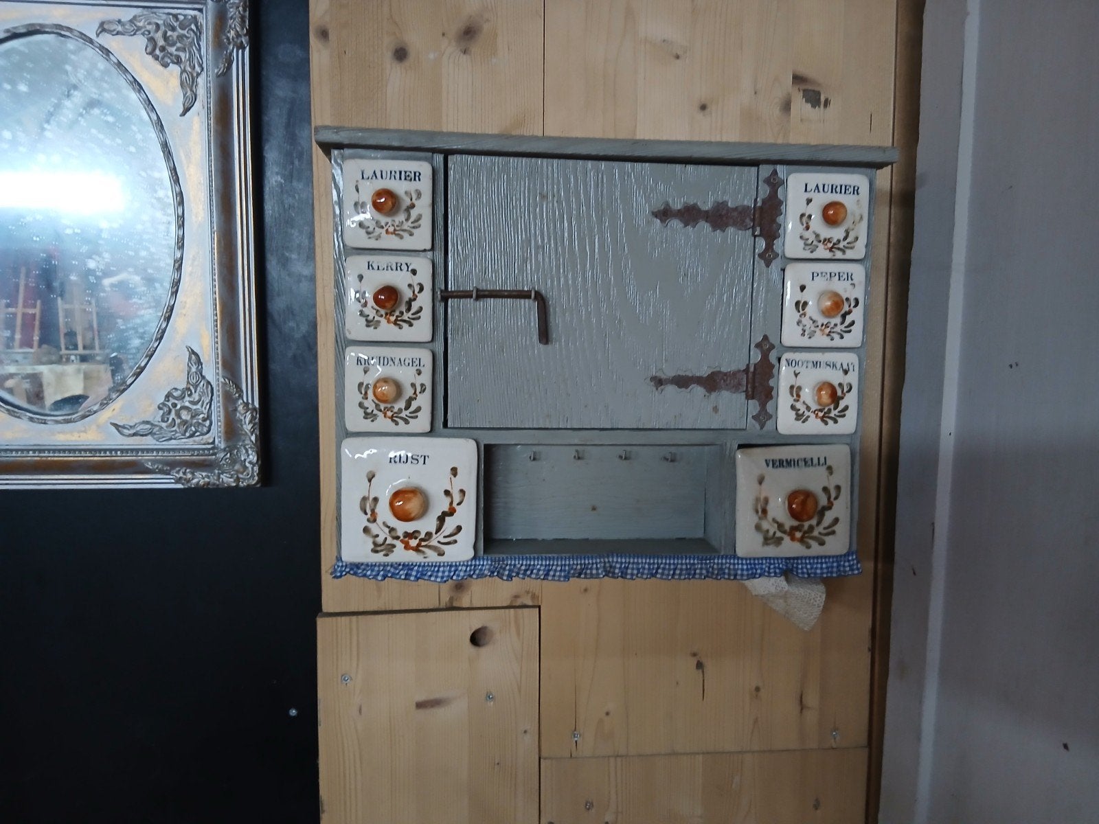 Antieke kruidenkast met porseleinen lades, Antiek en Kunst, Ophalen of Verzenden