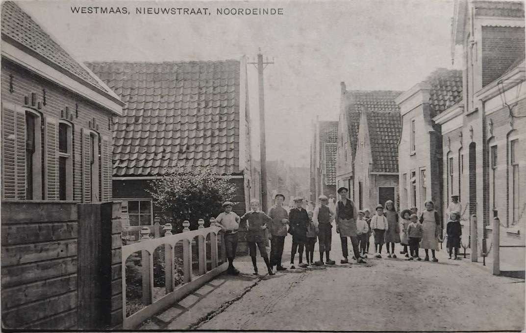 Westmaas (1912) – Nieuwstraat Noordeinde – Dorpsbewoners, Verzamelen, Ophalen of Verzenden, Voor 1920, Gelopen, Zuid-Holland