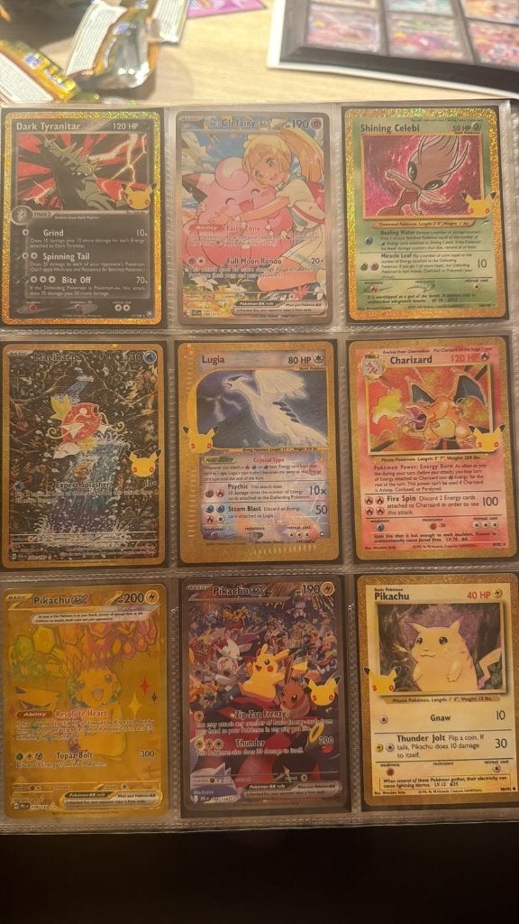 Pokémon Celebrations Kaarten + hits, Hobby en Vrije tijd, Ophalen, Nieuw, Meerdere kaarten, Foil