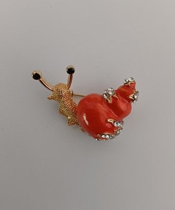 Goudkleurige broche slak oranje met strass, Overige materialen, Nieuw, Oranje, Ophalen of Verzenden