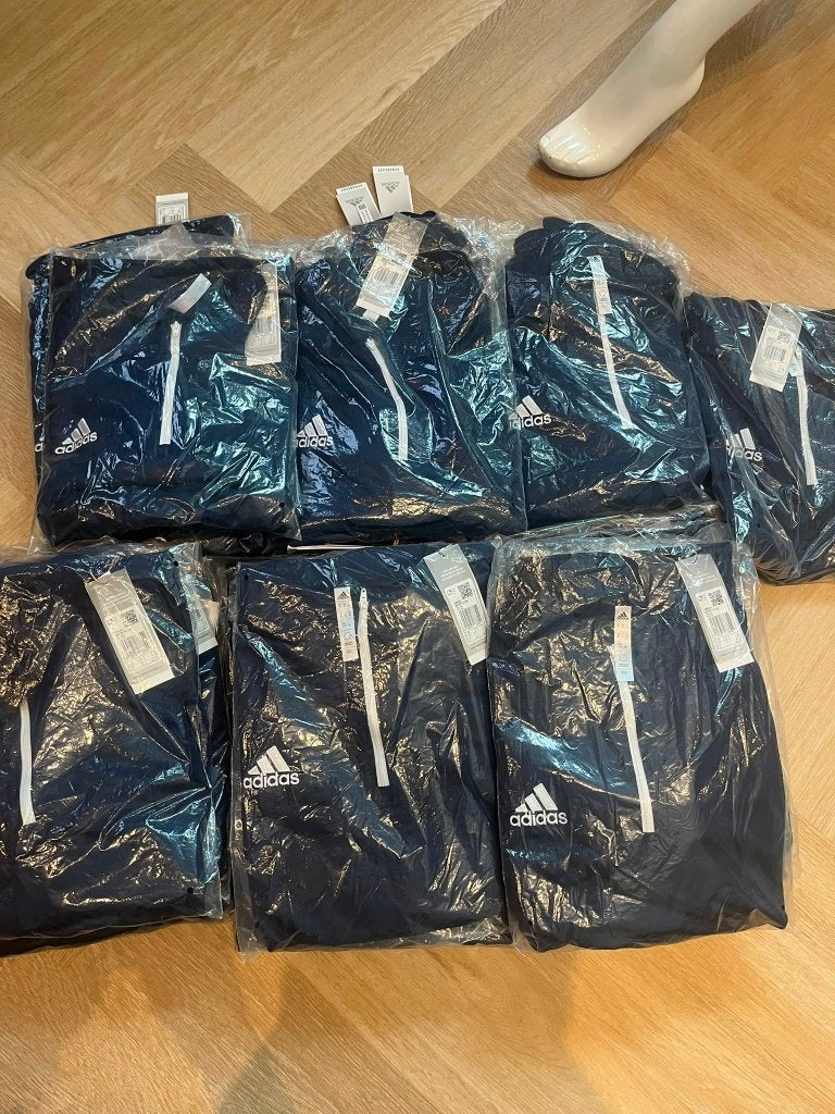 Partij Adidas Entrada 22 Training Top Maat XL 22 stuks, Blauw, Ophalen of Verzenden, Voetbal, Adi-Dassler-Straße 1 91074 Herzogenaurach Duitslan