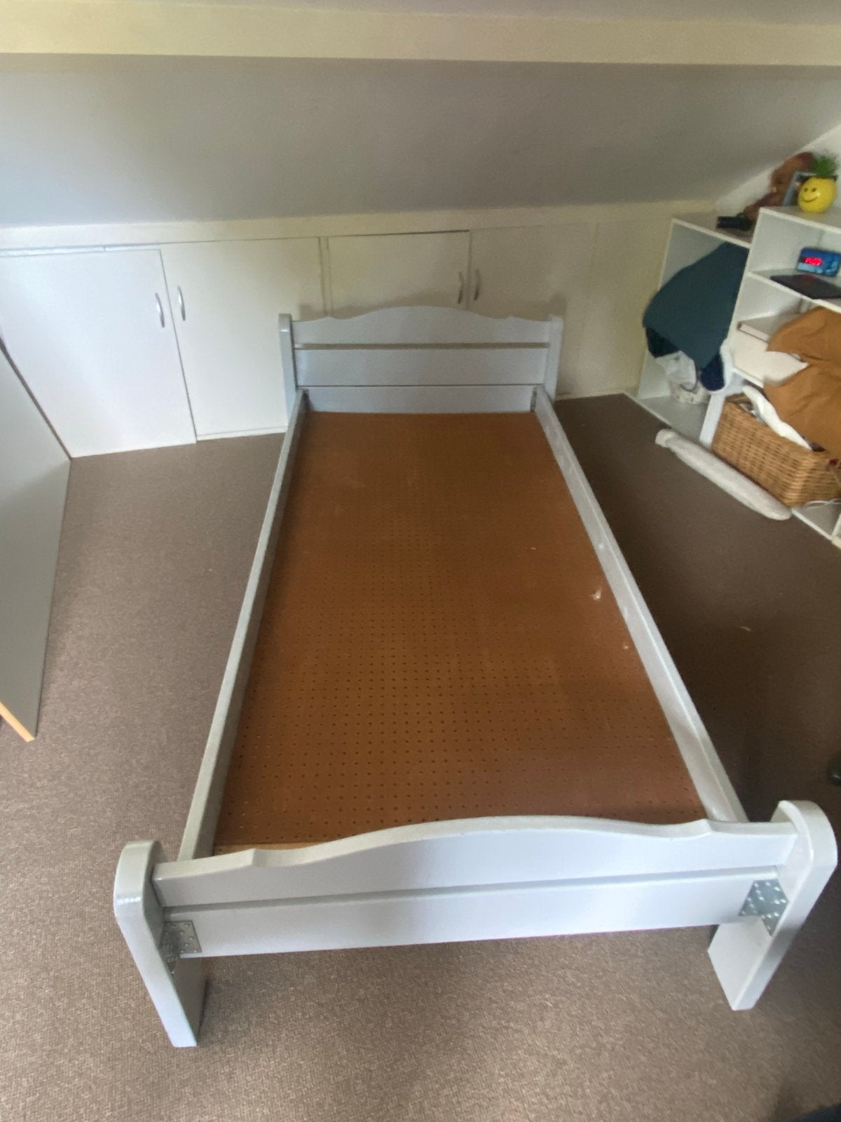 Eenpersoonsbed met lattenbodem - Grijs, Ophalen, Gebruikt, 90 cm, Eenpersoons