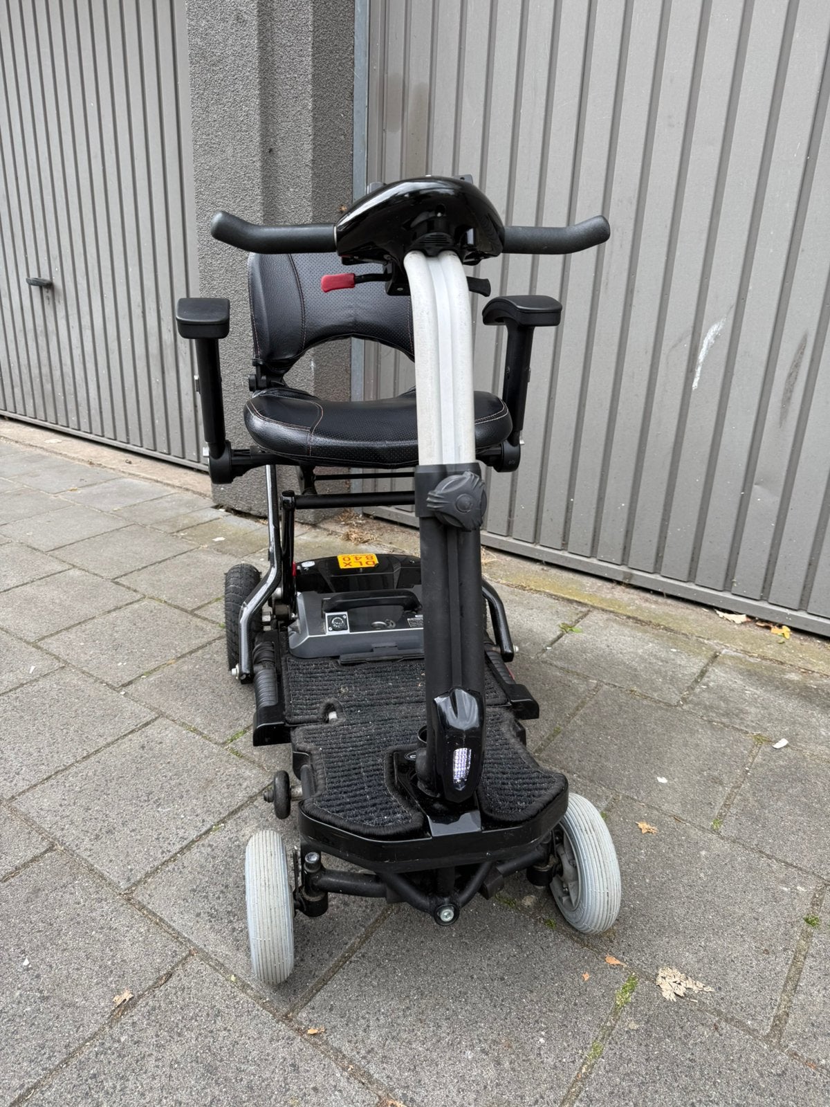 Opvouwbare scootmobiel bobby brio carbon deluxe limited, Ophalen, Inklapbaar, Zo goed als nieuw, Elektrische rolstoel