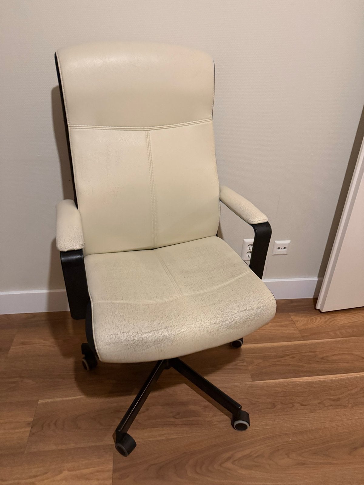 Comfortabele creme bureaustoel - GRATIS af te halen, Huis en Inrichting, Ophalen, Gebruikt, Beige, Bureaustoel