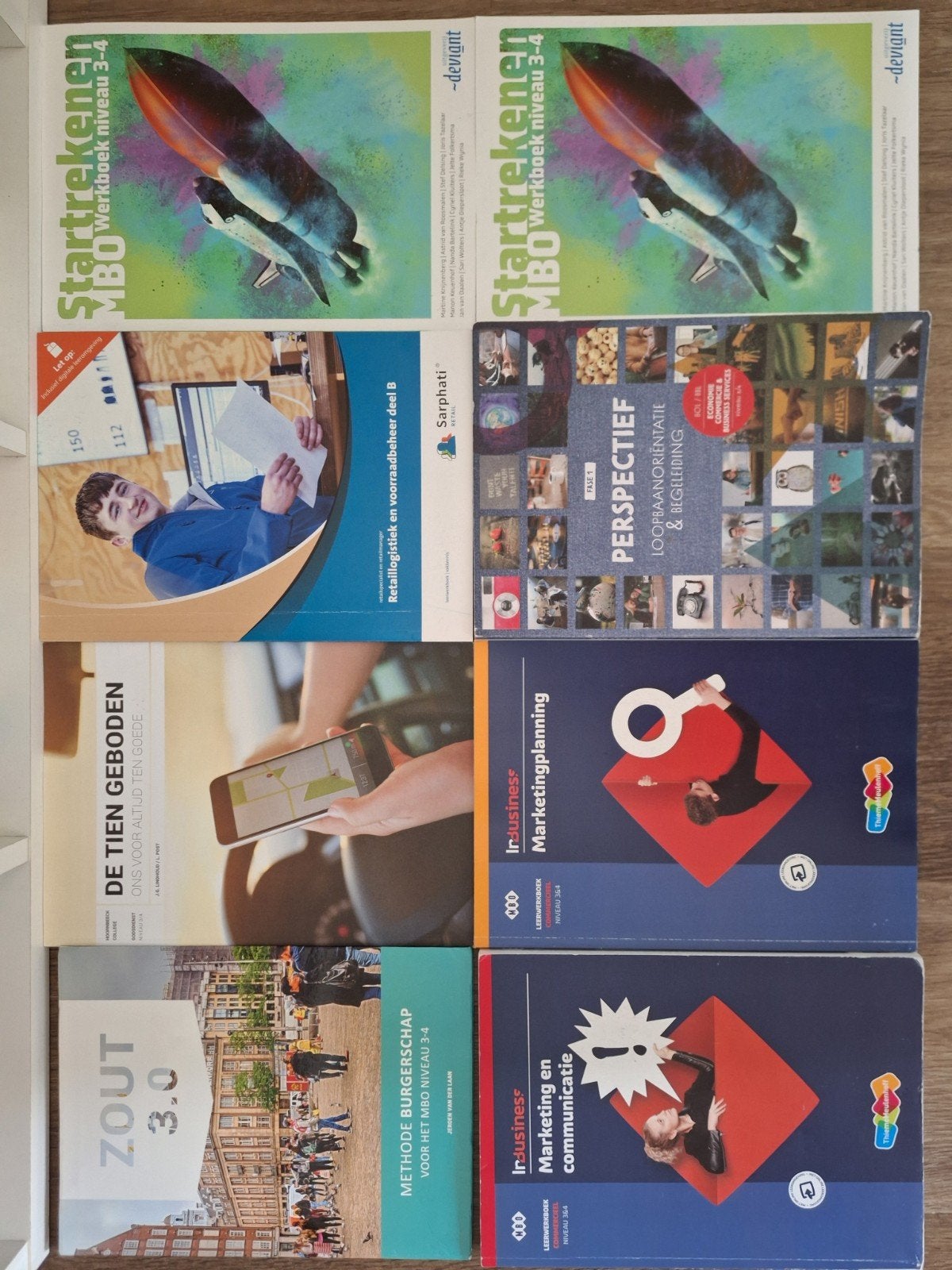 Schoolboeken mbo Retail Specialist niveau 3/4, Ophalen of Verzenden, Zo goed als nieuw, Overige niveaus