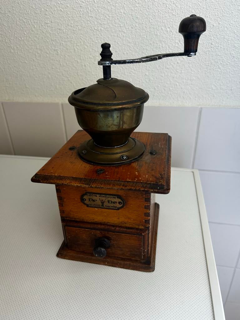Antieke PeDe koffiemolen - Hout en messing, Ophalen of Verzenden