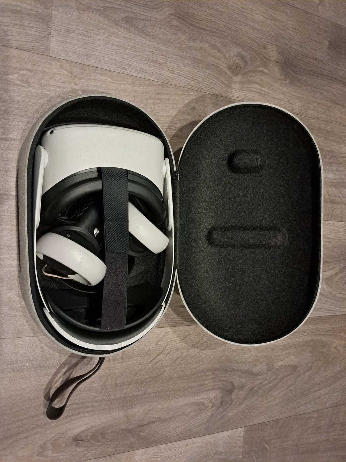 Meta/Oculus Quest 2 met accessoires, prima conditie, Spelcomputers en Games, Ophalen of Verzenden, Zo goed als nieuw, Overige platformen