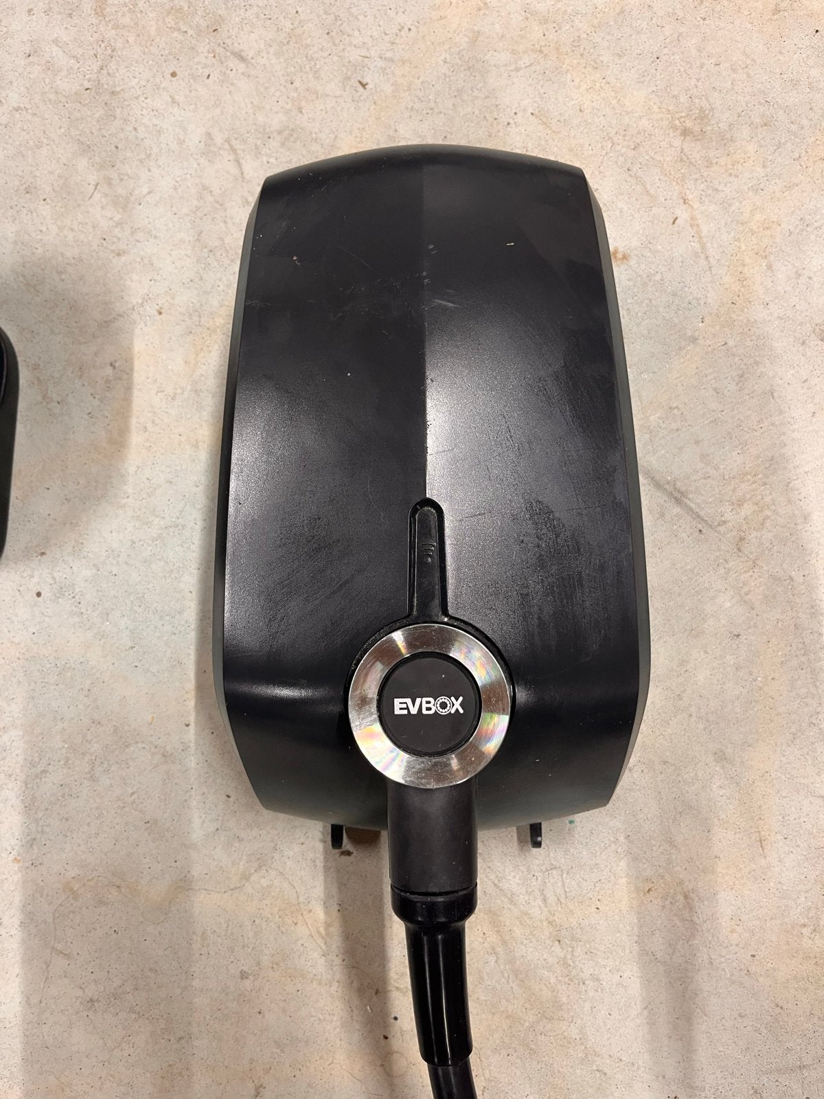 EVBox Elvi Laadpaal 22kW met 6m kabel en muurhouder, Auto diversen, Ophalen of Verzenden, Zo goed als nieuw, Laadpaal en Laadkabel