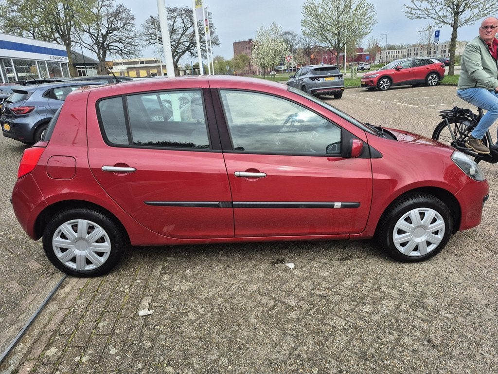 Renault Clio 1.2-16V Expression (bj 2008), Auto's, Voorwielaandrijving, Gebruikt, 4 cilinders, Handgeschakeld