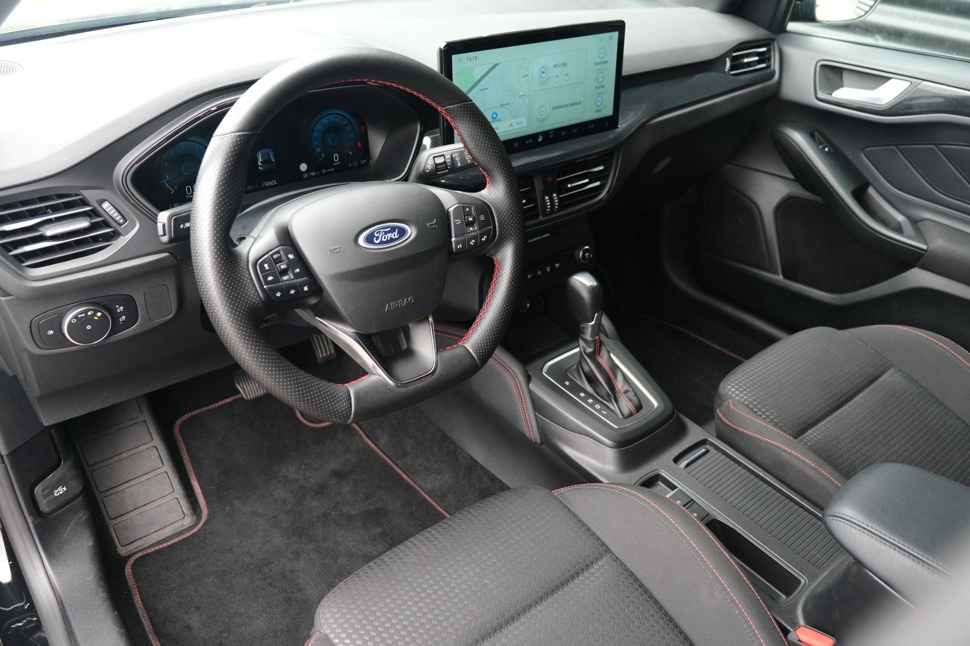 Foto 3 van Ford Focus 1.0 EcoBoost Hybrid ST Line X 155pk Navi Cam Led