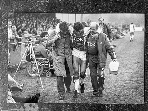 Org z/w foto 20x30 cm M v Basten enkelblessure 19-03-1986, Verzamelen, Verzenden, Nieuw, Ajax, Poster, Plaatje of Sticker