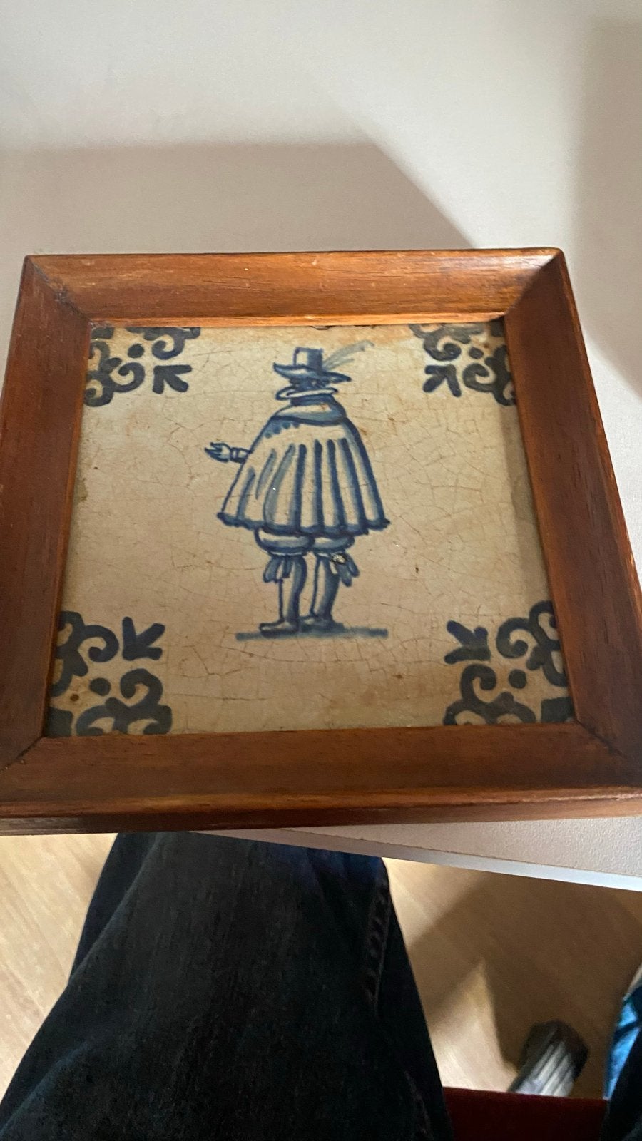 Twee Oude Delfts Blauw Stijl Tegels in Houten Lijst, Antiek en Kunst, Ophalen of Verzenden