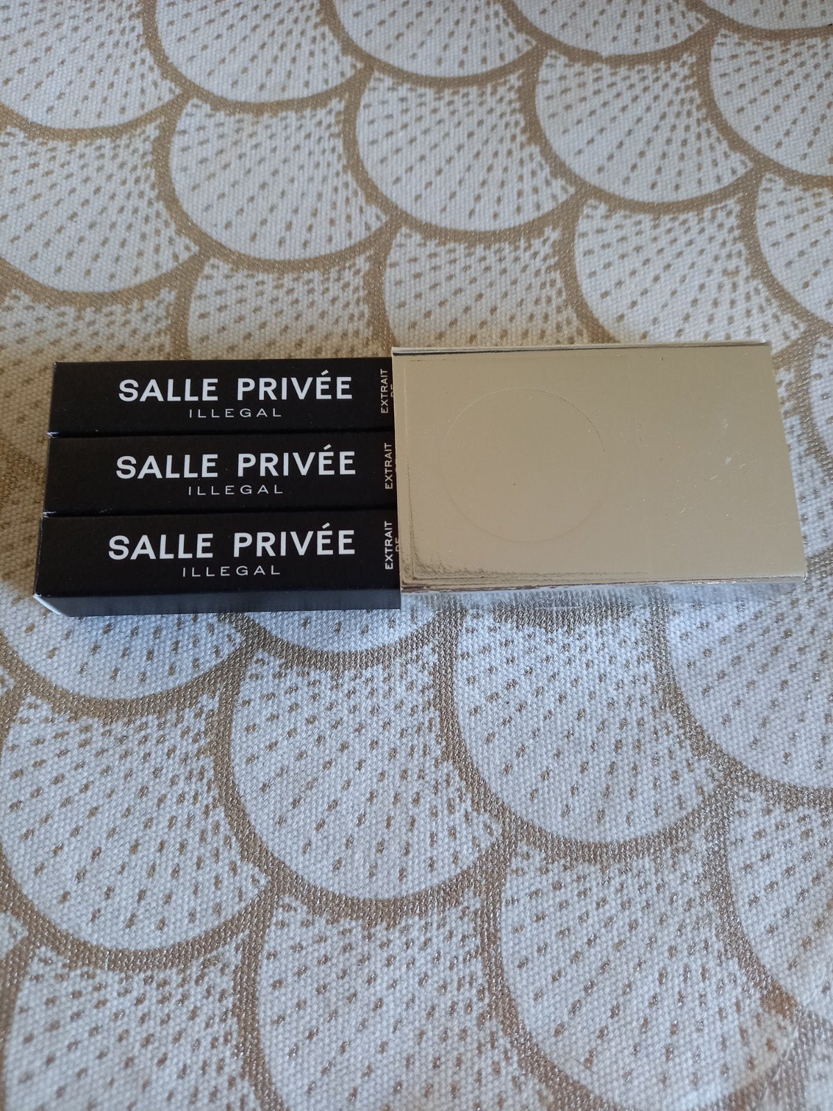 3 proefjes Salle Privee Illegal, Sieraden, Tassen en Uiterlijk, Ophalen of Verzenden, Nieuw