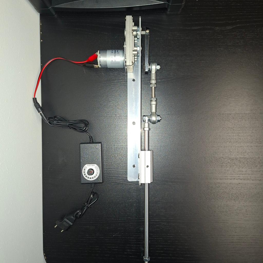 Werkende elektrische lineaire actuator / 24V motor, Hobby en Vrije tijd, Ophalen