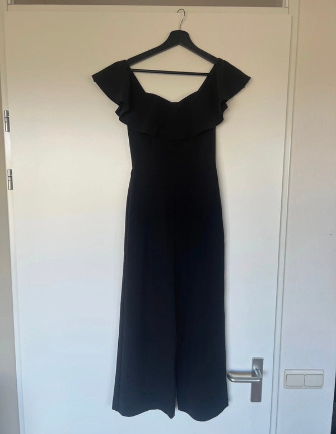 Zwarte H&M jumpsuit met ruches - Maat 34 (XS), Ophalen of Verzenden, Zo goed als nieuw, Maat 34 (XS) of kleiner, Zwart