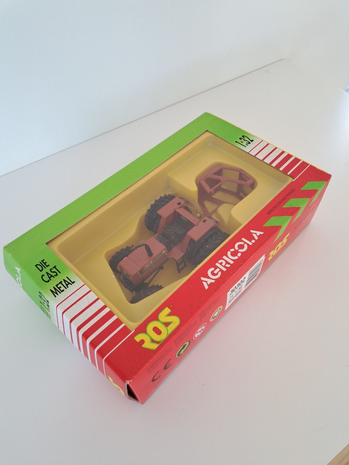 ROS 30302 - Fiat / HESSTON 80 - 90 Tractor - 1:32, Hobby en Vrije tijd, Ophalen of Verzenden, Zo goed als nieuw, Tractor of Landbouw
