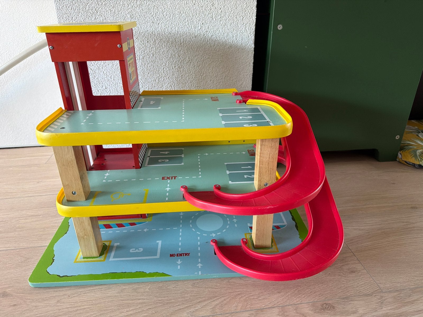 Houten garage met 3 verdiepingen en glijbanen, Ophalen of Verzenden, Gebruikt, Jongen of Meisje