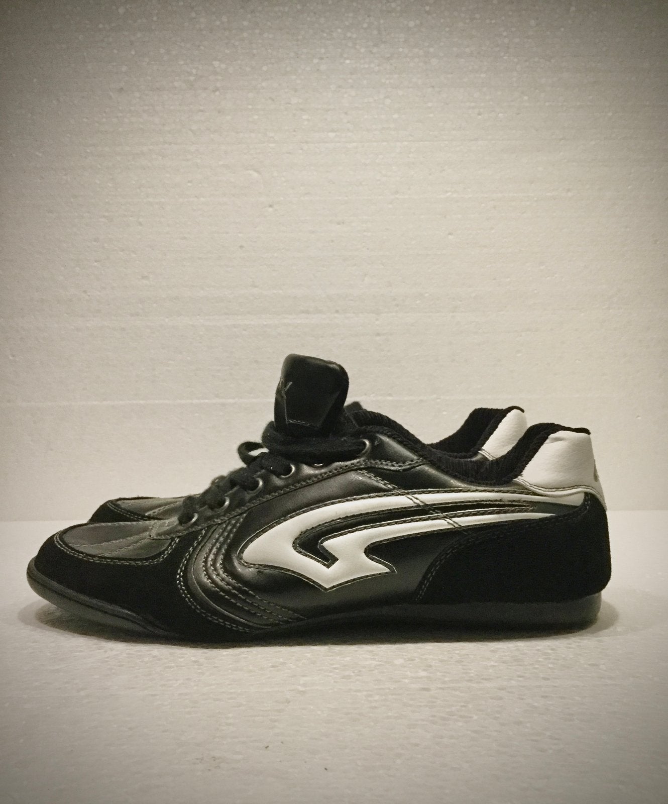 Be Wild Bewild Sneakers / Gympen / Sport Schoenen Zwart 45, Zwart, Ophalen of Verzenden, Sneakers of Gympen, Zo goed als nieuw