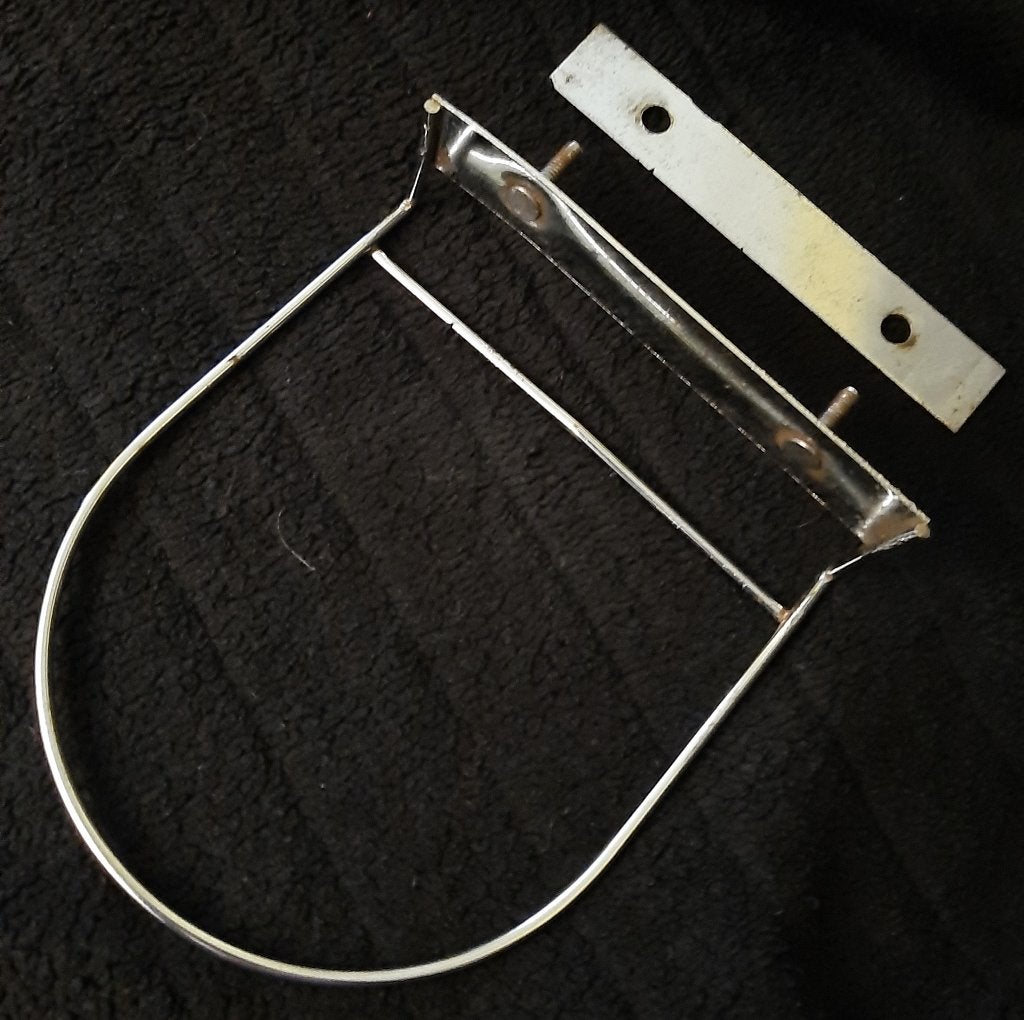 Beugel voor bevestiging aan kennel, voor eet- of drinkbak, Ophalen, Gebruikt