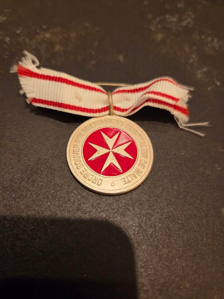 Pelgrimage medaille Lourdes Orde van Malta 2007, Verzamelen, Ophalen of Verzenden, Overige soorten, Nederland, Lintje, Medaille of Wings
