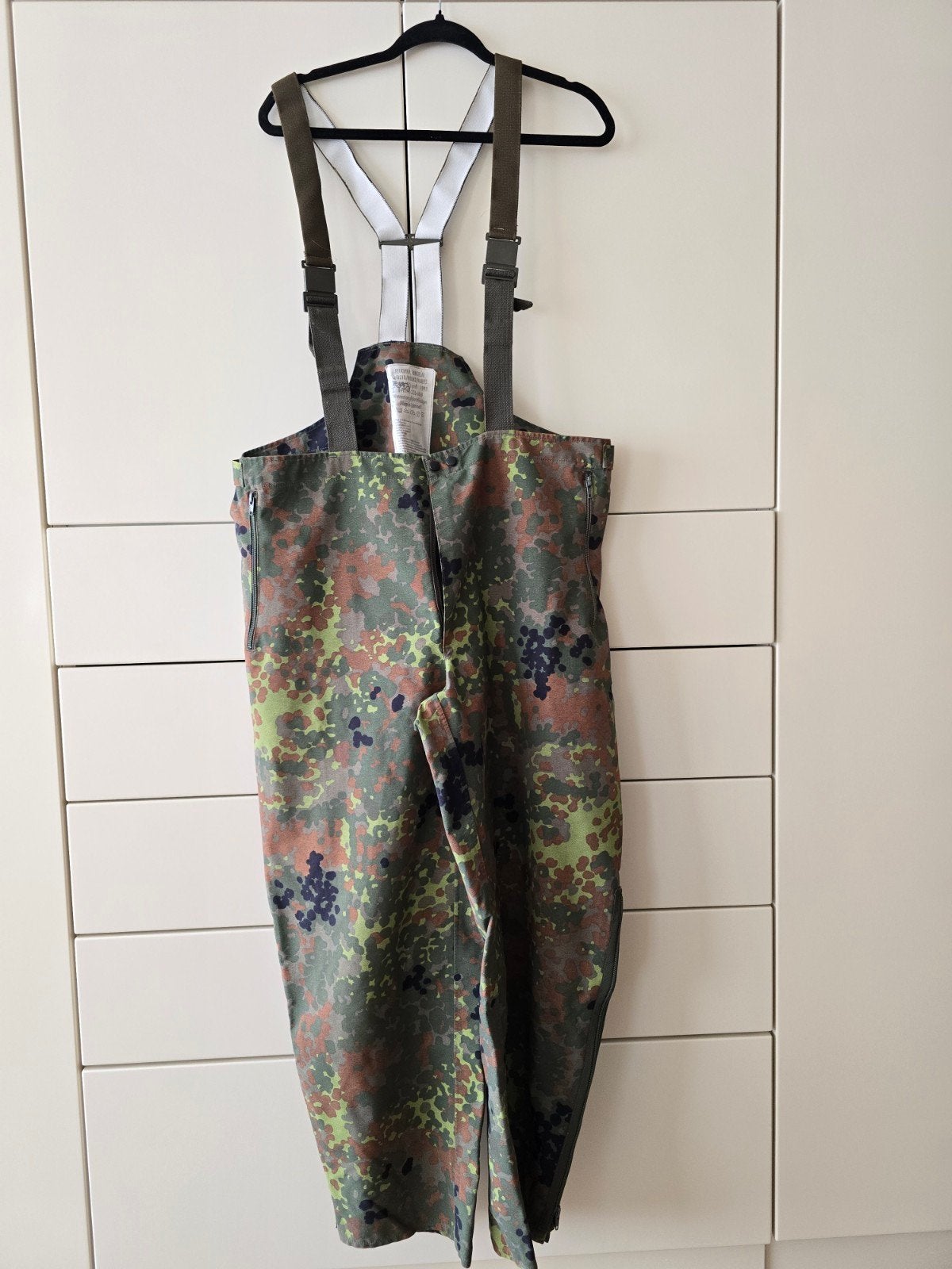 Duitse Bundeswehr Flecktarn overbroek met bretels, Ophalen of Verzenden, Landmacht, Duitsland, Kleding of Schoenen