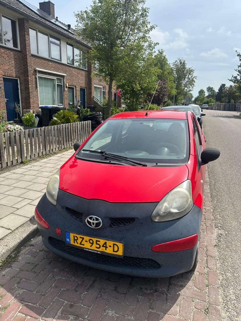 Toyota Aygo 1.0 12V Vvt-i 5DRS 2007 Rood, Auto's, Voorwielaandrijving, 4 stoelen, 68 pk, Handgeschakeld