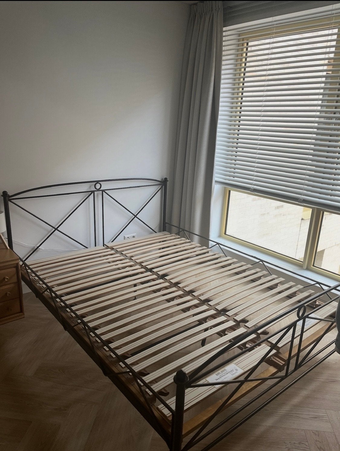 Tweepersoonsbed met metalen frame en lattenbodem, Ophalen, Gebruikt, Zwart, Tweepersoons