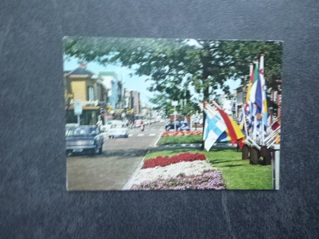 Hoogeveen, Hoofdstraat/auto/vlag 1973, Verzamelen, Verzenden, 1960 tot 1980, Gelopen, Drenthe