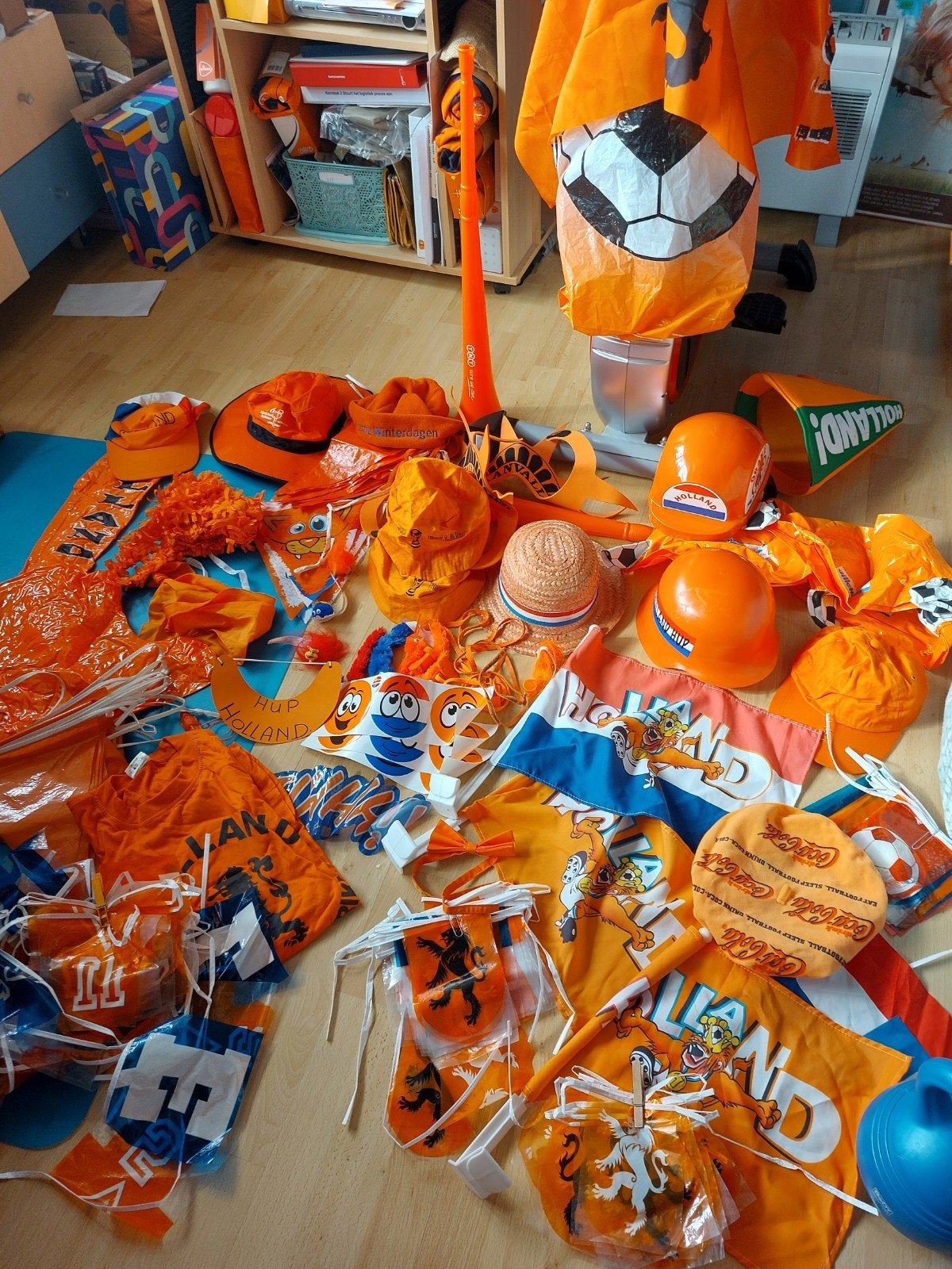 Groot Oranje Fanpakket: Vlaggetjes, Petjes, Hoeden en meer!, Ophalen of Verzenden