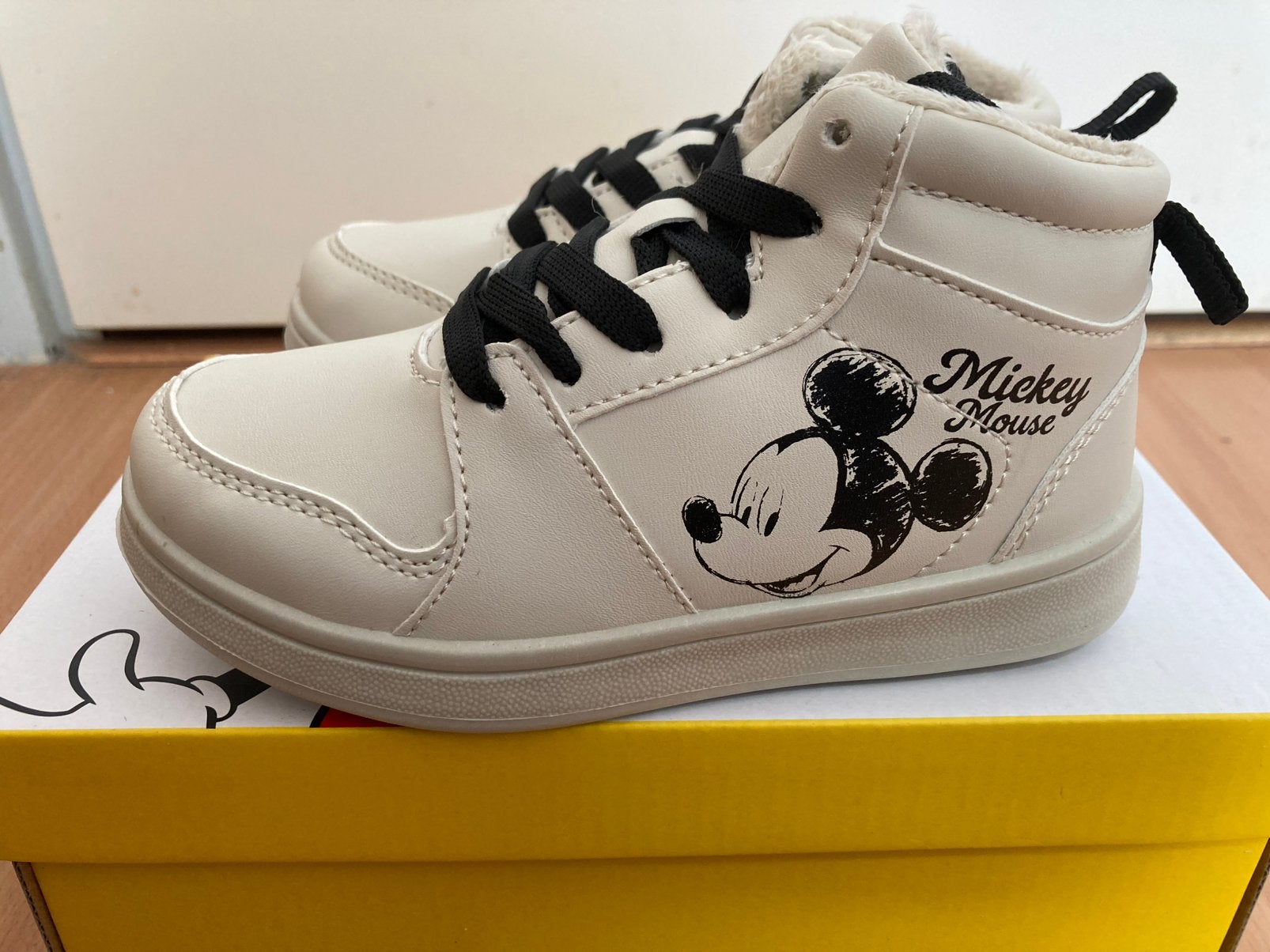 Nieuw Mickey Mouse schoenen / hoge schoenen maat 30, Schoenen, Nieuw, Ophalen of Verzenden, Jongen