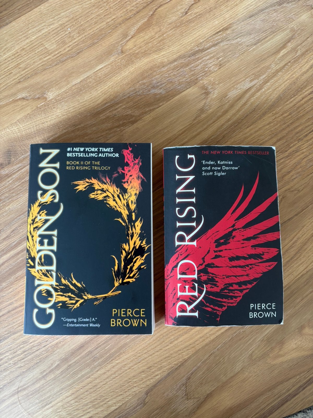 Red rising en Golden son - Pierce brown (Engelstalig), Boeken, Ophalen of Verzenden, Gelezen