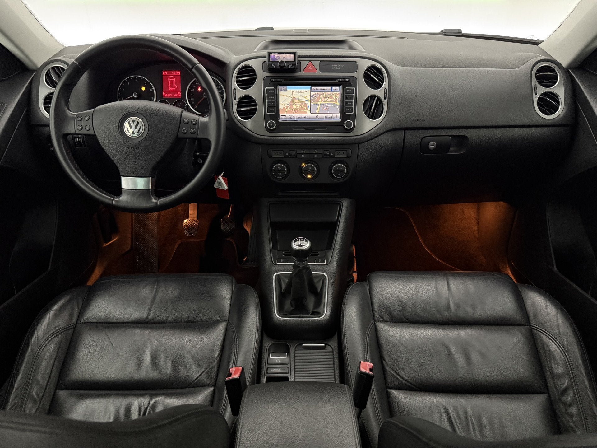 Volkswagen Tiguan 1.4 TSI 150PK | Cruise | Clima | Navi | St, Auto's, Gebruikt, 4 cilinders, Zwart, Bedrijf