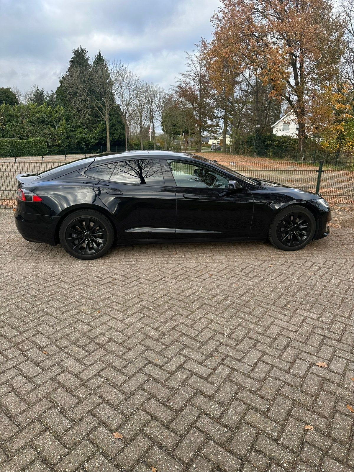Tesla Model S 2017 Zwart, 104 €/maand, Achterwielaandrijving, Zwart, Zwart