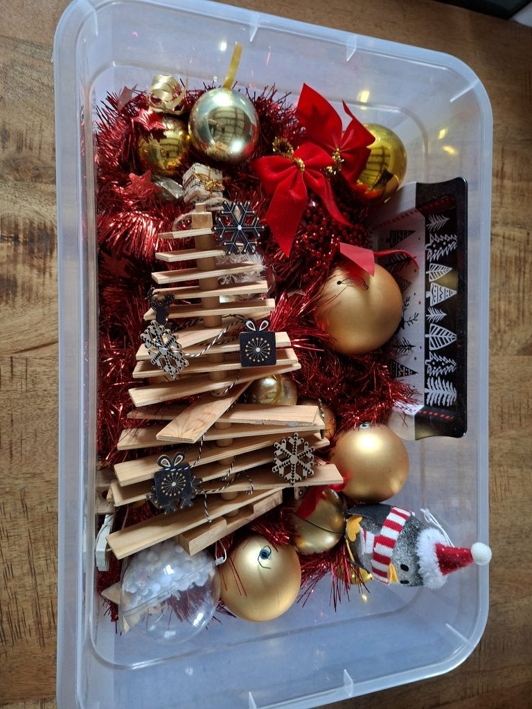 Kerstversiering geel/rood en hout, Diversen, Kerst, Ophalen of Verzenden, Zo goed als nieuw