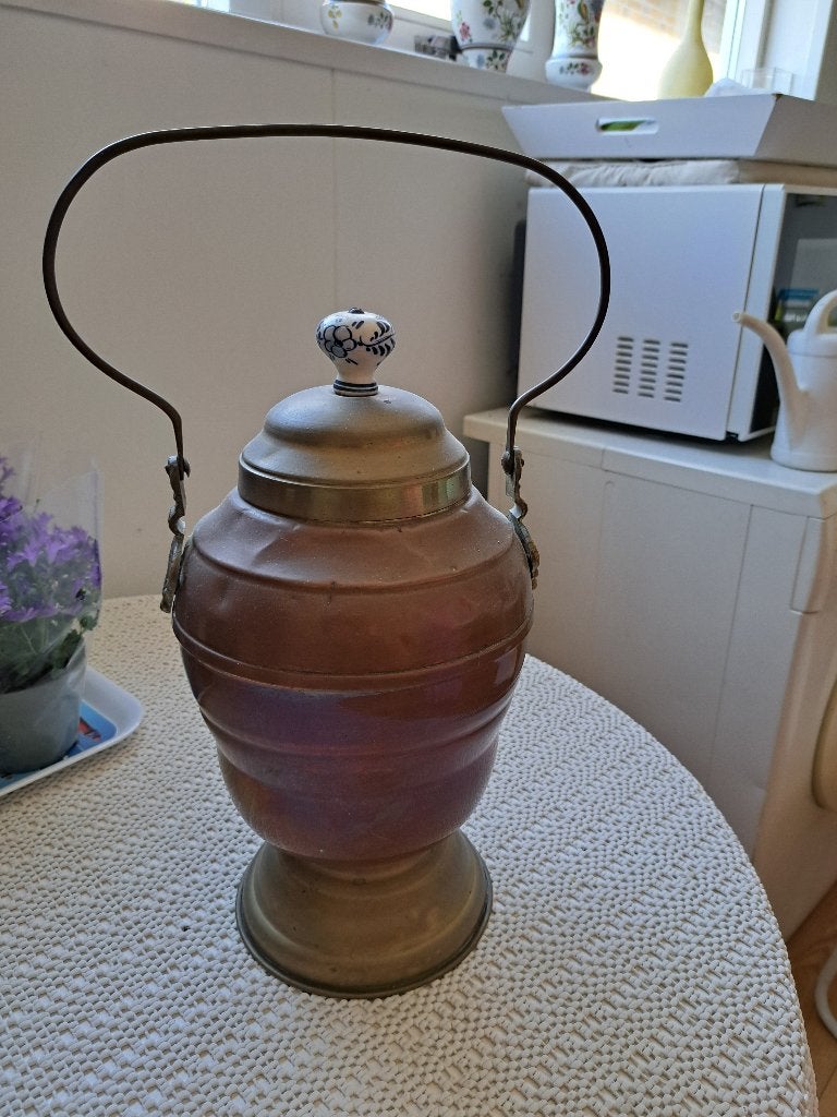 Antieke koperen ketel met porseleinen knop, Ophalen, Koper