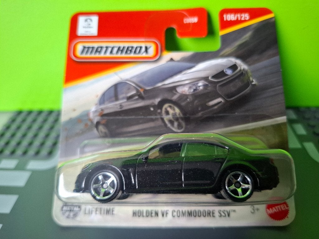 Matchbox 106 - Holden VF Commodore SSV [zw] 1/64 MIB, Ophalen of Verzenden, Nieuw, Auto