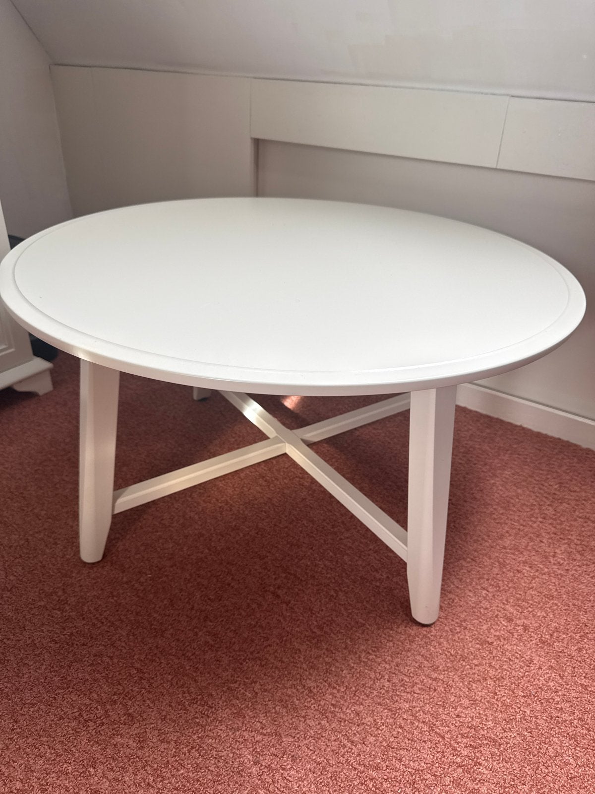 Witte ronde salontafel 90cm ikea kragsta, Huis en Inrichting, Tafels | Eettafels, Ophalen, Gebruikt, Rond, Tot twee personen