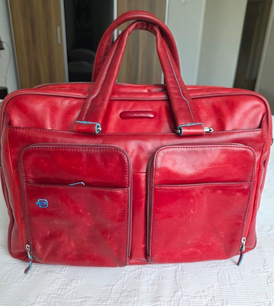 Piquadro 15,6” Blue square expandable laptop bag red brown, Computers en Software, Gebruikt, 15 inch, Rood, Aktetas