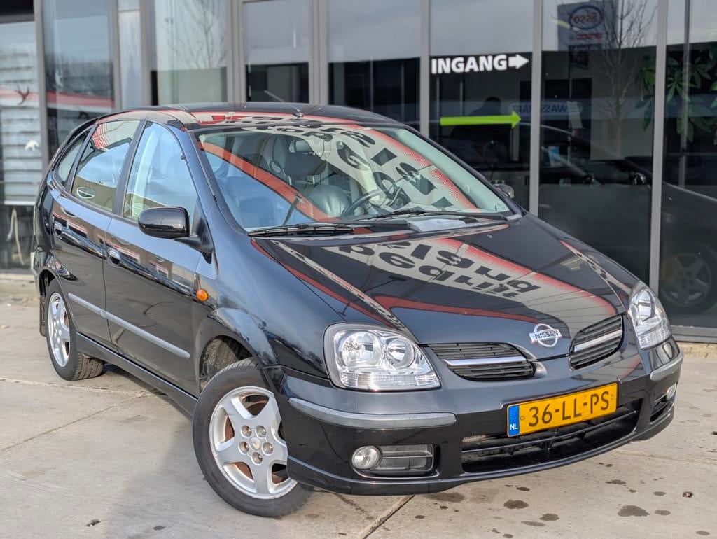 Nissan Almera Tino 1.8 Luxury - Leer - Cruise - 1e EIGENAAR, Auto's, Nissan, 1345 kg, Zwart, 4 cilinders, 700 kg